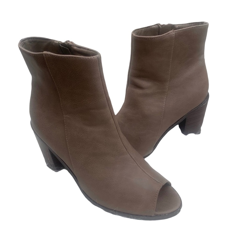 Breckelle’s Women’s Brown Peep Toe Chunky Heel Ankle Boot Size 8